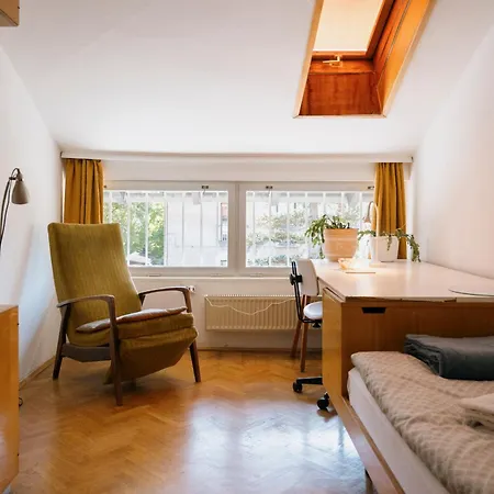 C17 4-bedroom Private Row House With Garden And Parking *