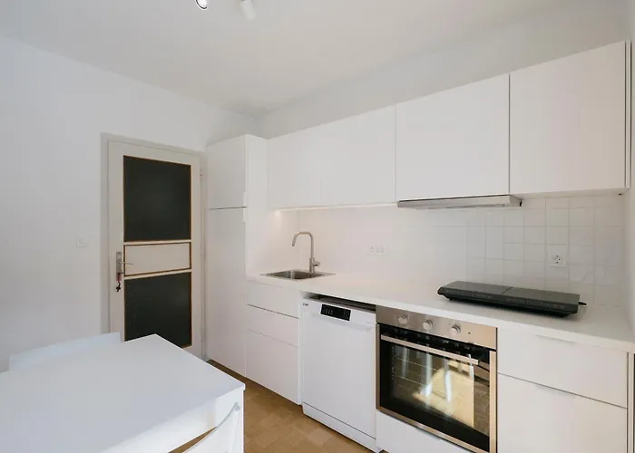 Semesterbostad C17 4-bedroom Private Row House With Garden And Parking *